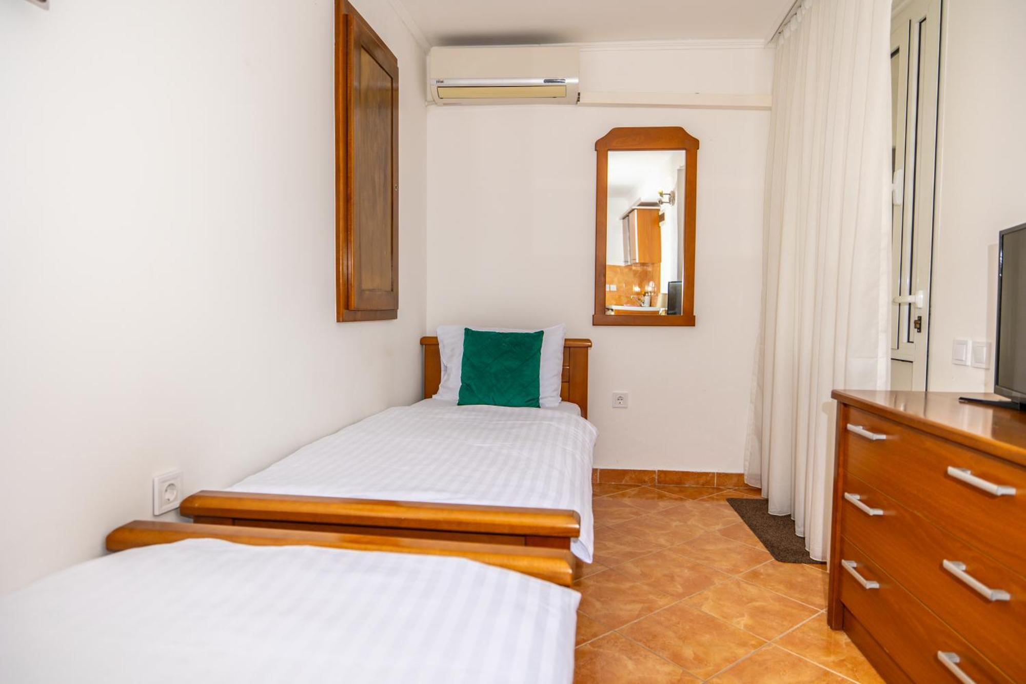 Apartments Irena Bečići Luaran gambar