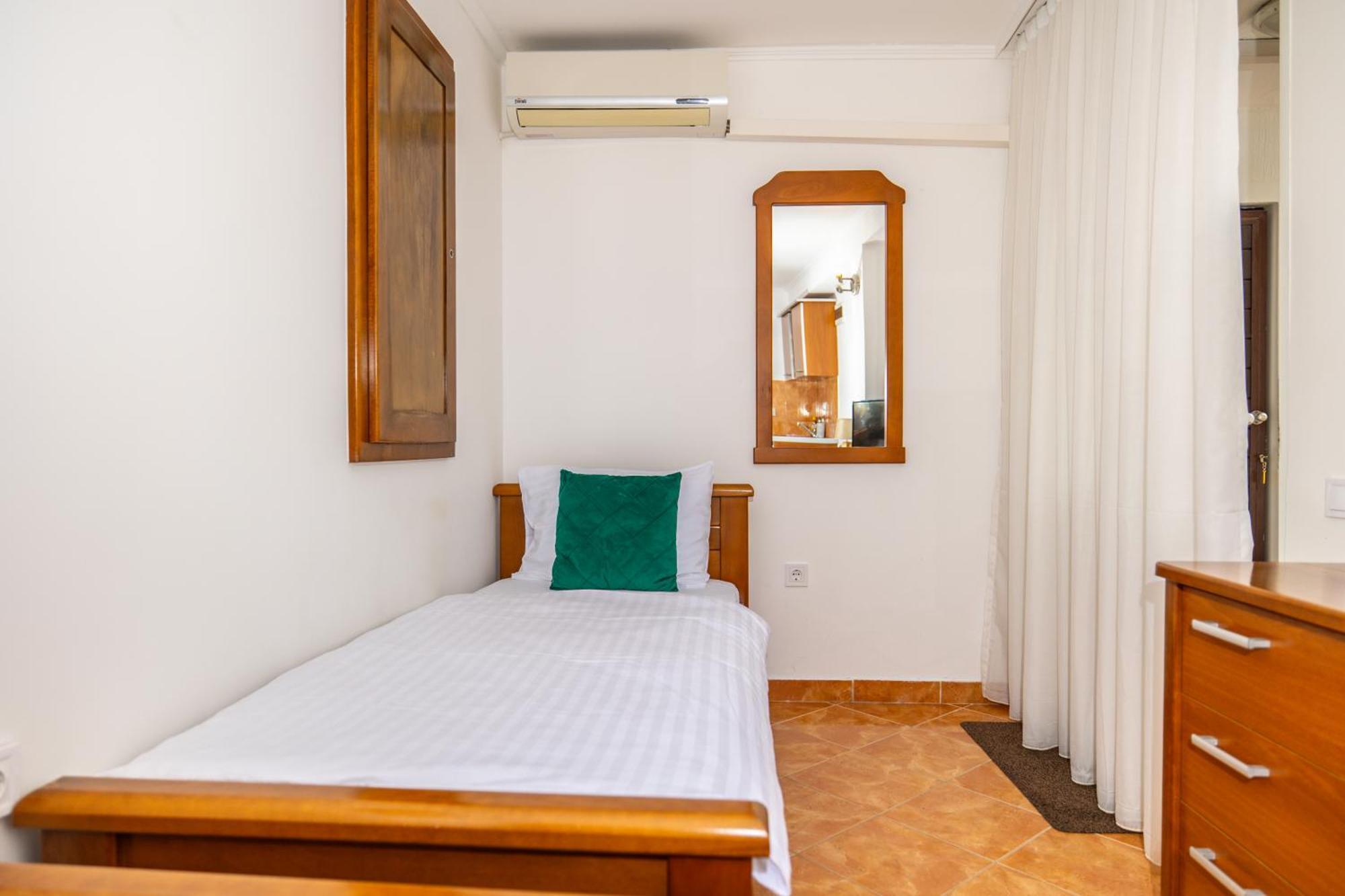 Apartments Irena Bečići Luaran gambar