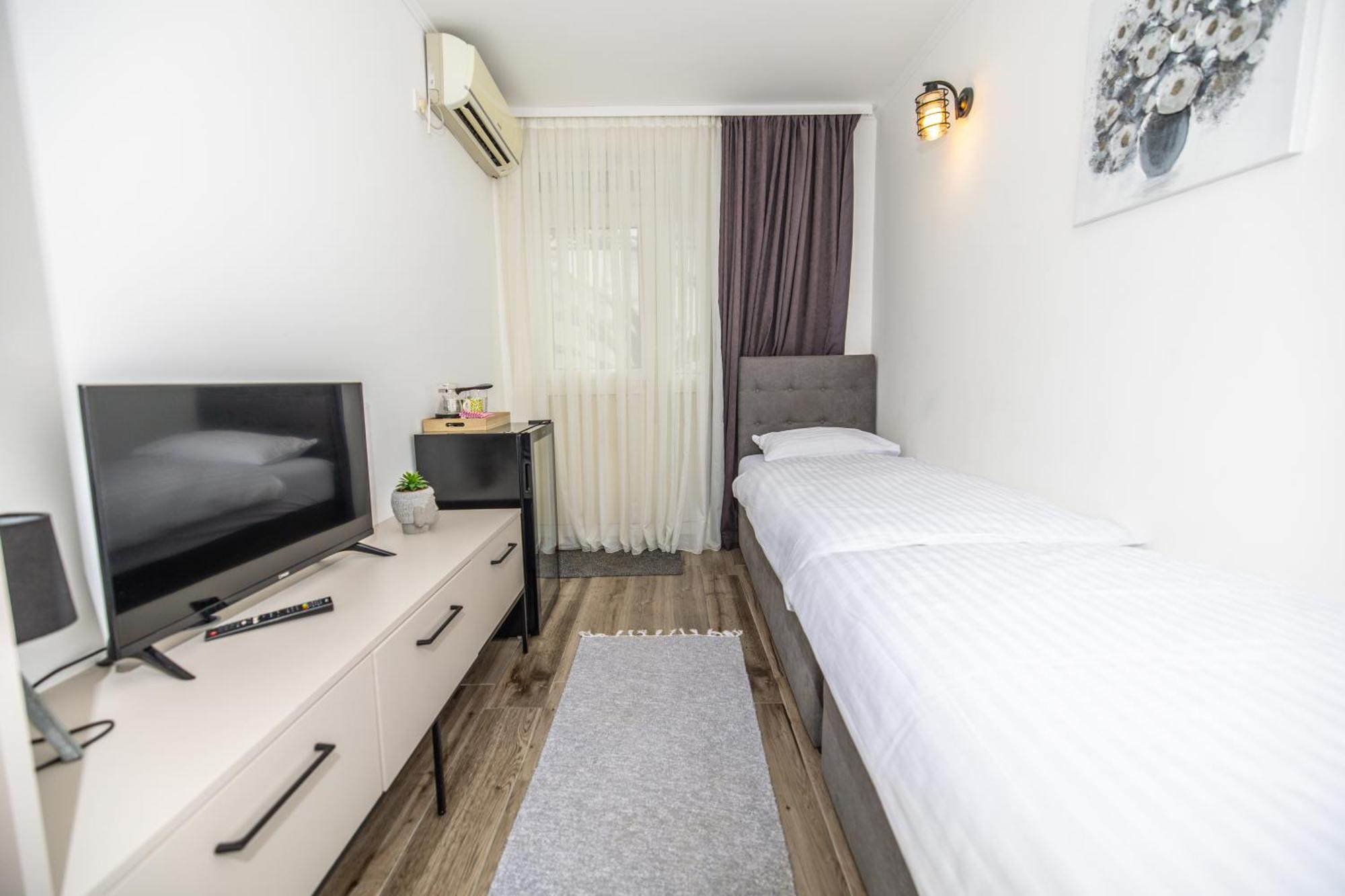Apartments Irena Bečići Luaran gambar